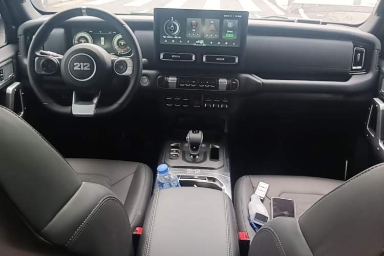 Used 212 T01 2024 2.0T Explorer Center Console