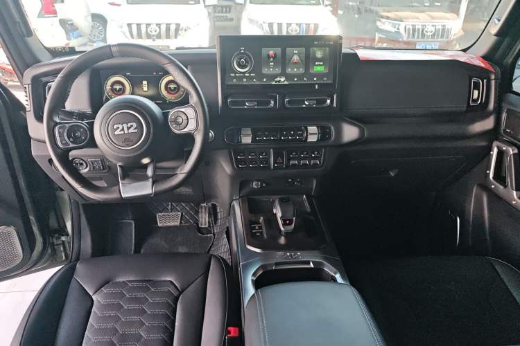 Used 212 T01 2024 2.0T Mechanic Center Console