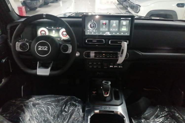Used 212 T01 2024 2.0T Explorer Center Console