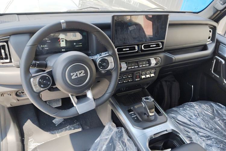 Used 212 T01 2024 2.0T Explorer Center Console