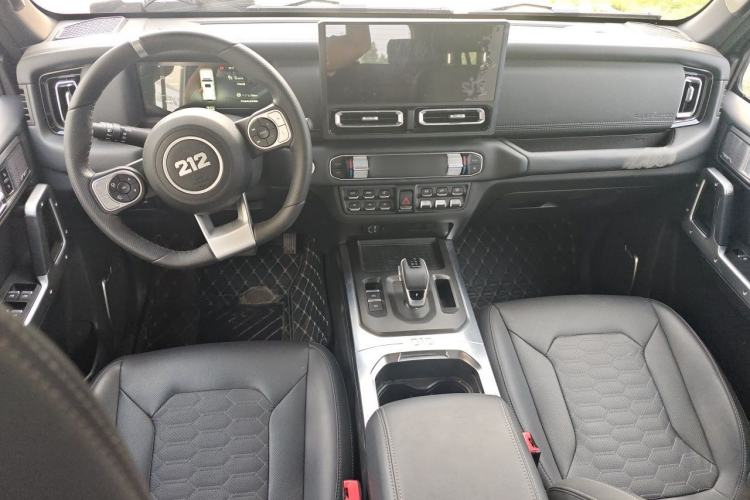 Used 212 T01 2024 2.0T Explorer Center Console