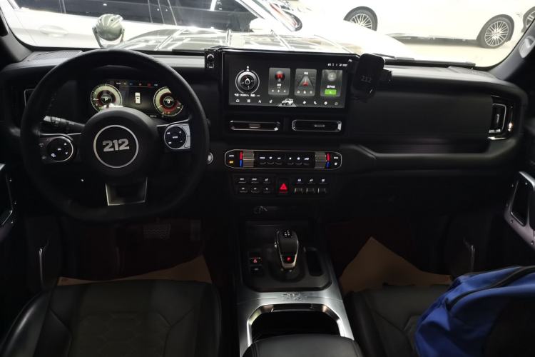 Used 212 T01 2024 2.0T Mechanic Center Console