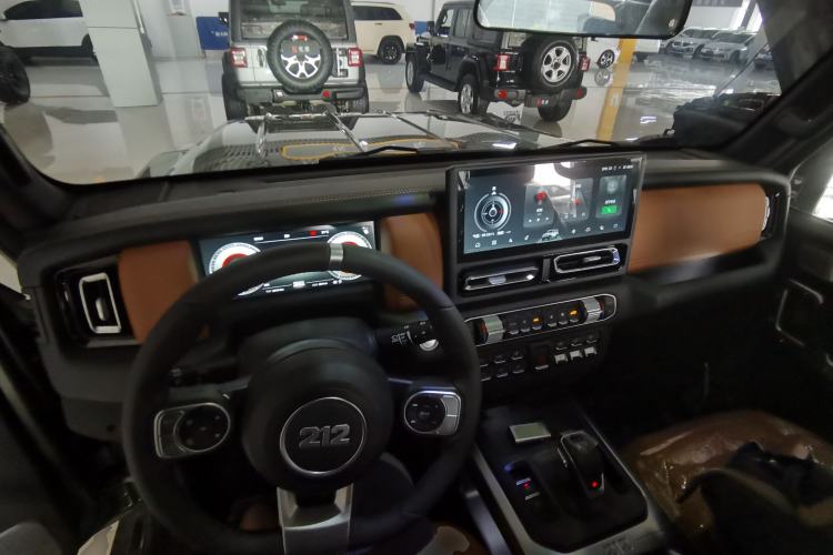 Used 212 T01 2024 2.0T Explorer Center Console