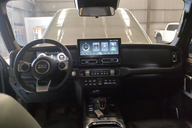 Used 212 T01 2024 2.0T Mechanic Center Console