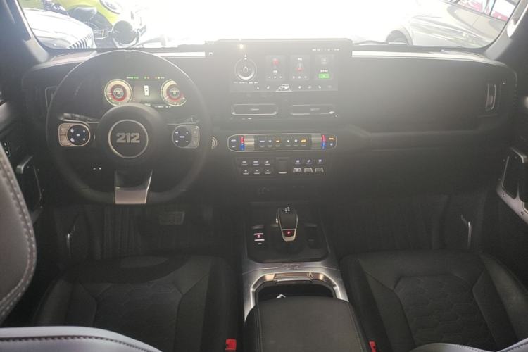 Used 212 T01 2024 2.0T Explorer Center Console