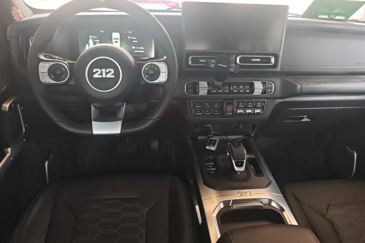 Used 212 T01 2024 2.0T Mechanic Center Console
