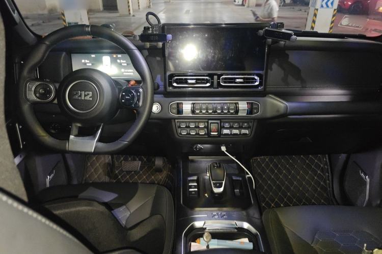 Used 212 T01 2024 2.0T Mechanic Center Console