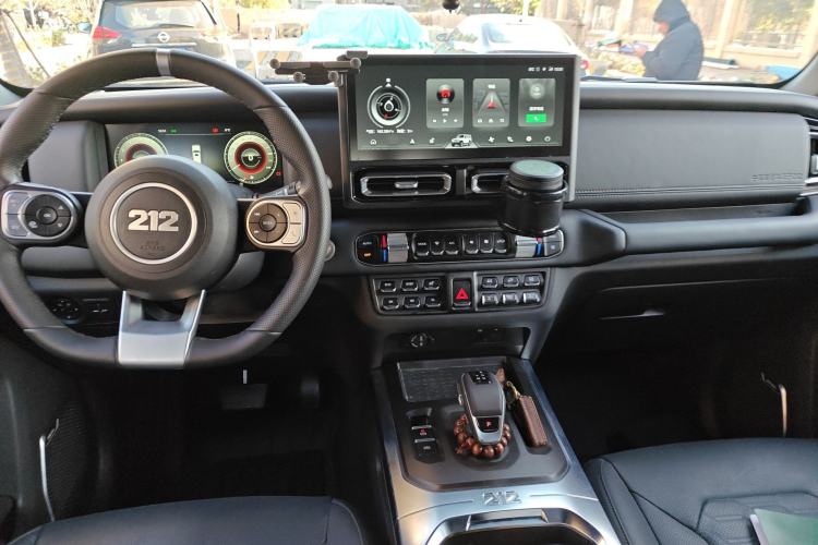 Used 212 T01 2024 2.0T Mechanic Center Console