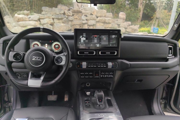 Used 212 T01 2024 2.0T Mechanic Center Console