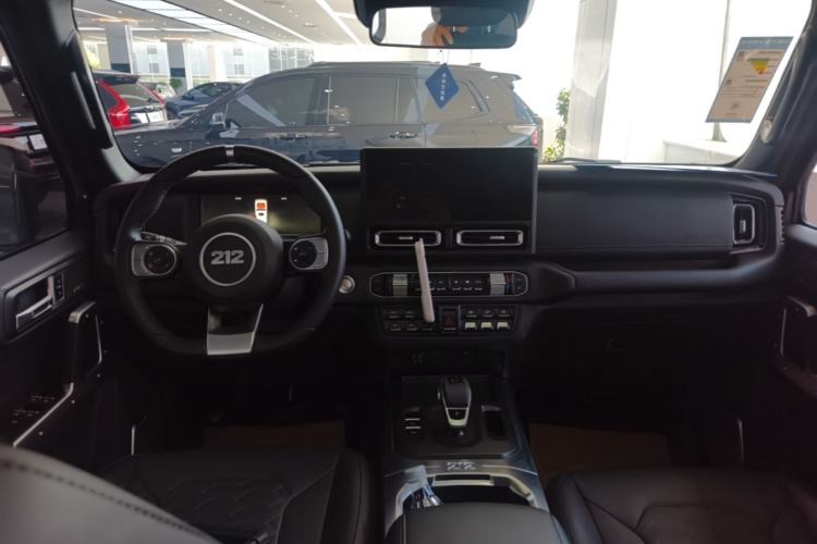 Used 212 T01 2024 2.0T Explorer Center Console