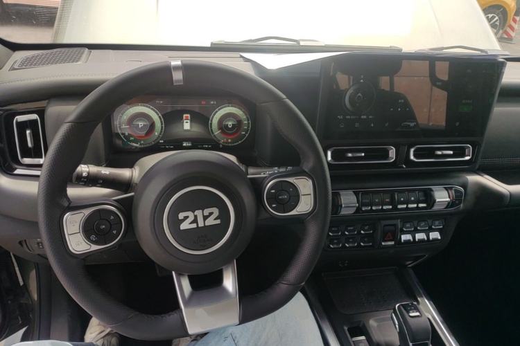 Used 212 T01 2024 2.0T Mechanic Center Console