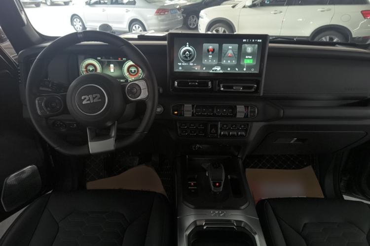 Used 212 T01 2024 2.0T Mechanic Center Console