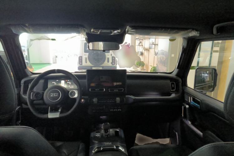 Used 212 T01 2024 2.0T Mechanic Center Console