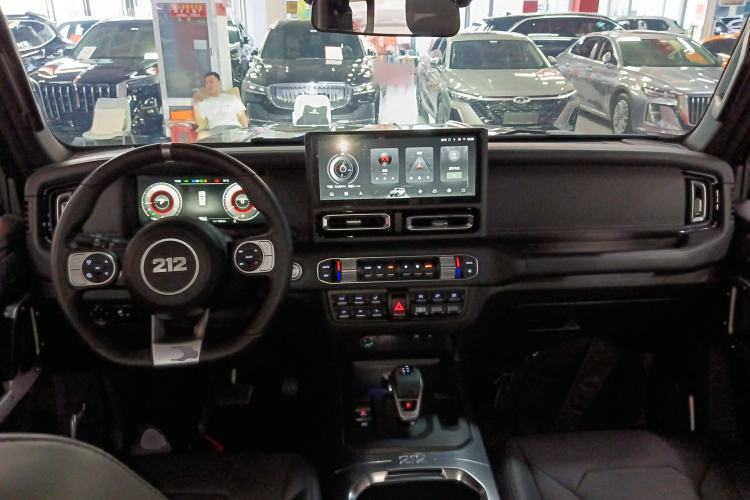 Used 212 T01 2024 2.0T Explorer Center Console