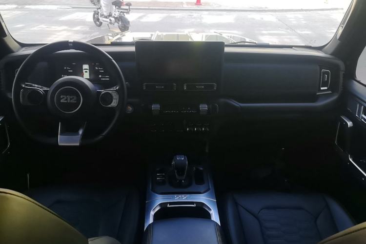 Used 212 T01 2024 2.0T Mechanic Center Console