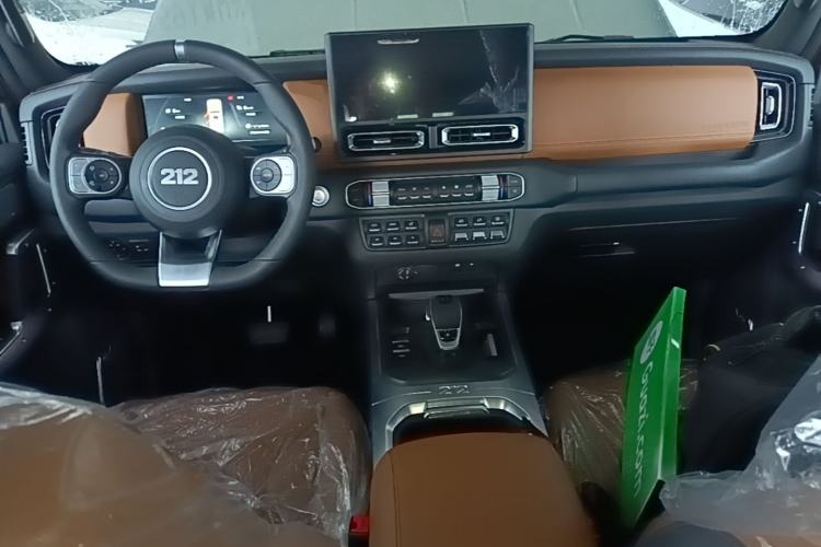 Used 212 T01 2024 2.0T Explorer Center Console