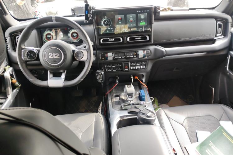 Used 212 T01 2024 2.0T Explorer Center Console