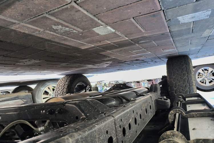 Used 212 T01 2024 2.0T Mechanic Chassis Front Right