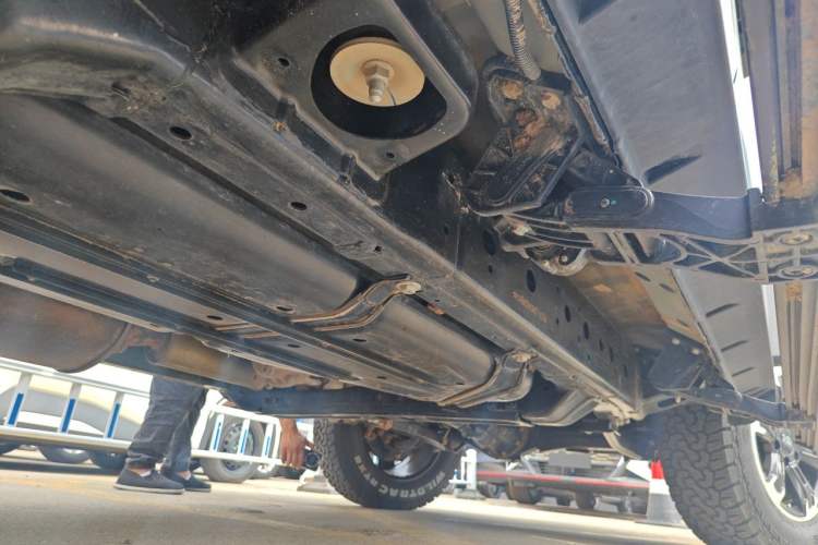 Used 212 T01 2024 2.0T Review Officer Chassis Rear Right