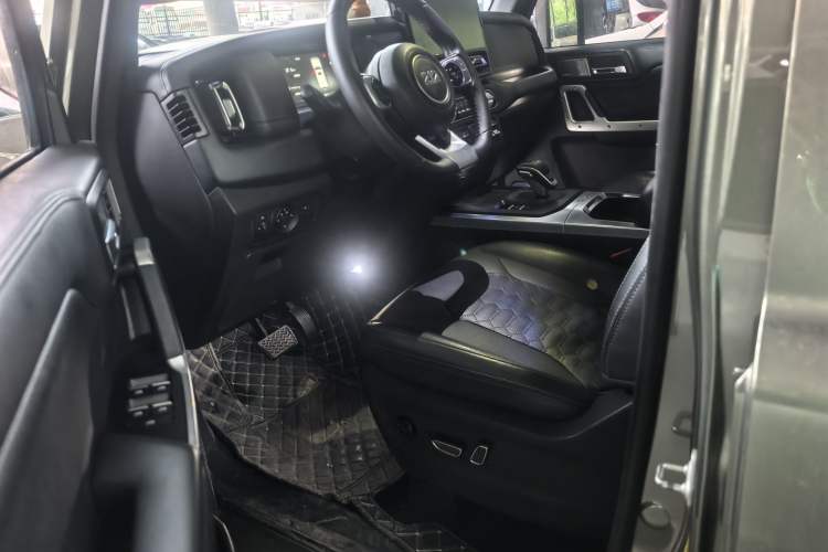 Used 212 T01 2024 2.0T Explorer Driver Seat