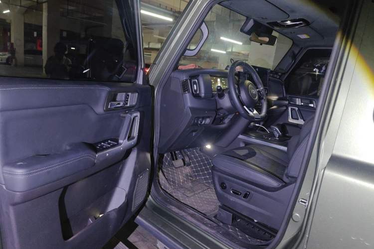 Used 212 T01 2024 2.0T Mechanic Driver Seat
