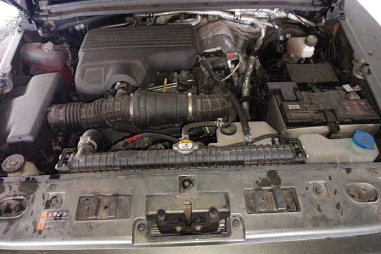 Used 212 T01 2024 2.0T Explorer Engine Bay