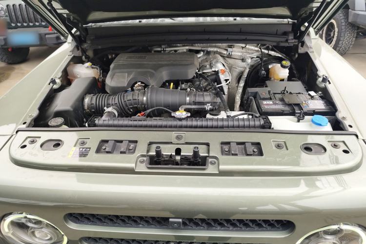 Used 212 T01 2024 2.0T Explorer Engine Bay