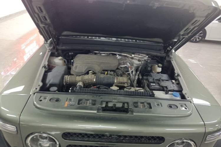 Used 212 T01 2024 2.0T Explorer Engine Bay