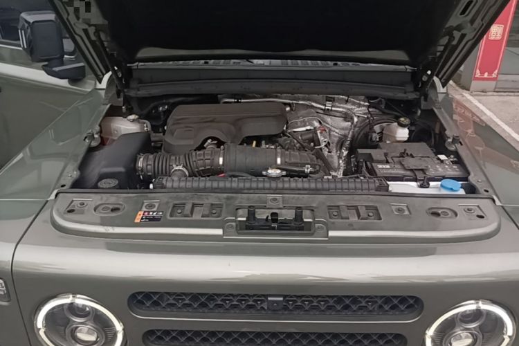 Used 212 T01 2024 2.0T Explorer Engine Bay