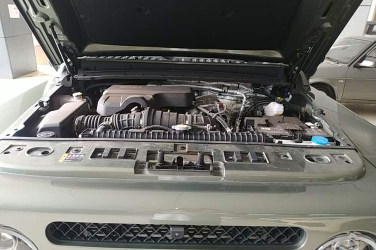Used 212 T01 2024 2.0T Explorer Engine Bay
