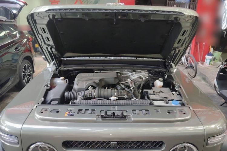 Used 212 T01 2024 2.0T Explorer Engine Bay