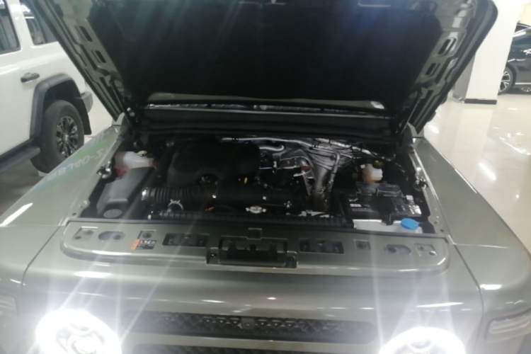 Used 212 T01 2024 2.0T Explorer Engine Bay