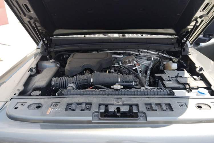 Used 212 T01 2024 2.0T Explorer Engine Bay