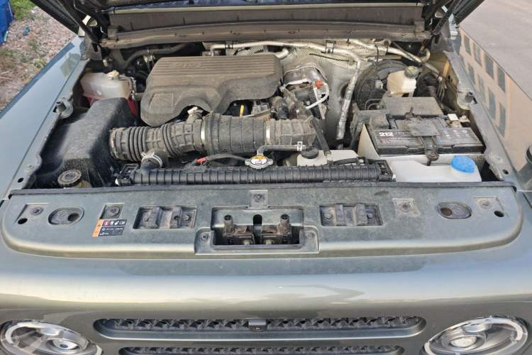 Used 212 T01 2024 2.0T Explorer Engine Bay