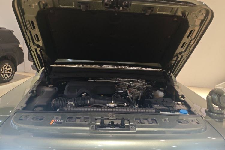 Used 212 T01 2024 2.0T Explorer Engine Bay