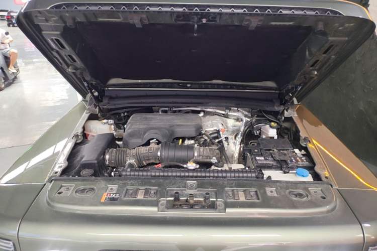 Used 212 T01 2024 2.0T Mechanic Engine Bay
