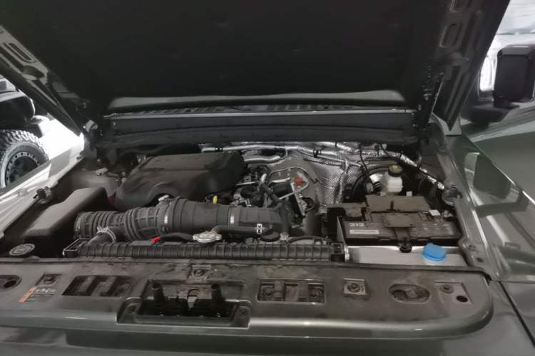 Used 212 T01 2024 2.0T Explorer Engine Bay
