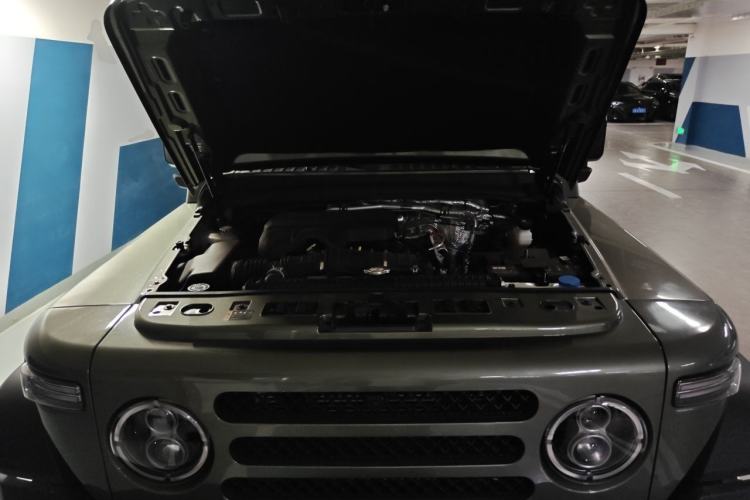 Used 212 T01 2024 2.0T Explorer Engine Bay