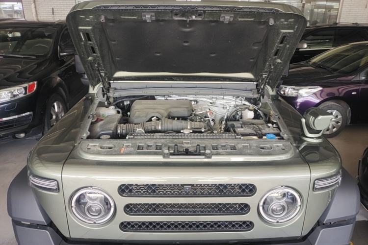 Used 212 T01 2024 2.0T Explorer Engine Bay