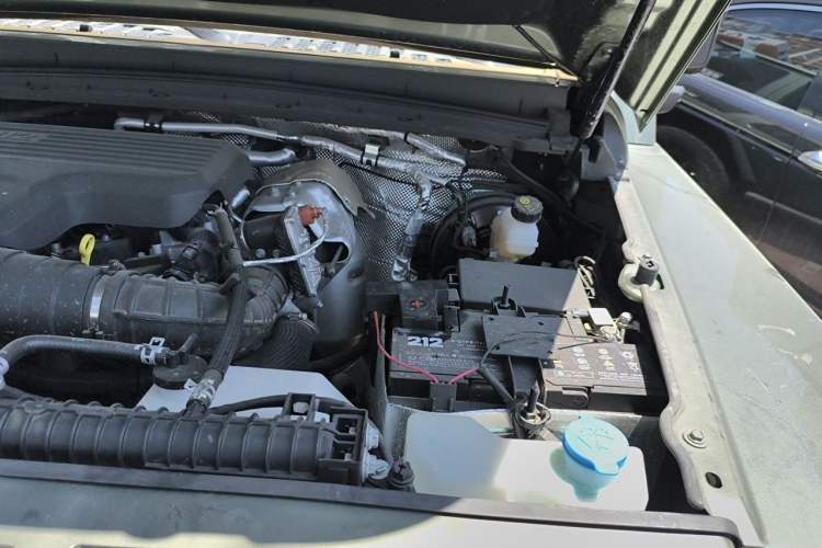 Used 212 T01 2024 2.0T Mechanic Engine Bay Left