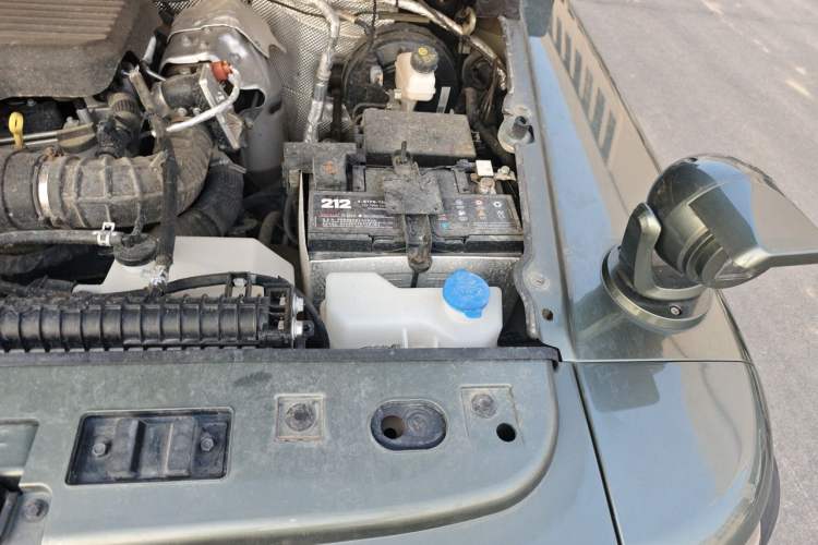 Used 212 T01 2024 2.0T Explorer Engine Bay Left