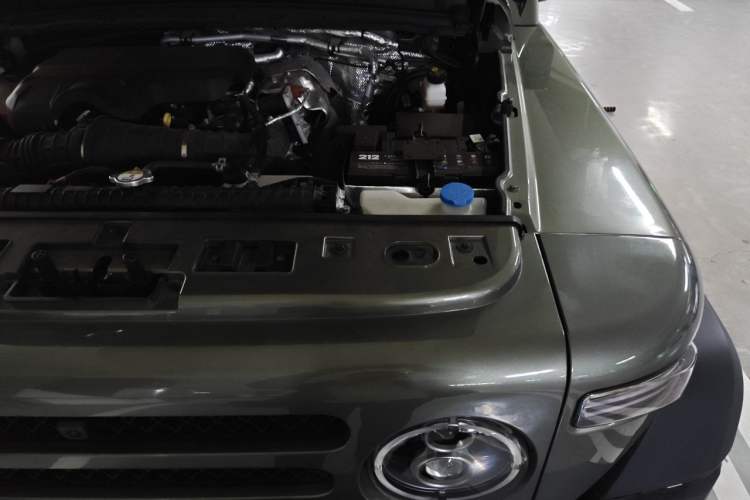 Used 212 T01 2024 2.0T Explorer Engine Bay Left