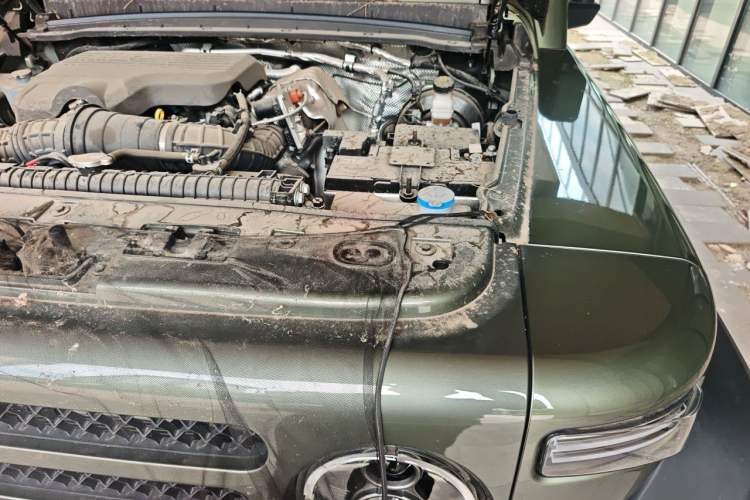 Used 212 T01 2024 2.0T Mechanic Engine Bay Left