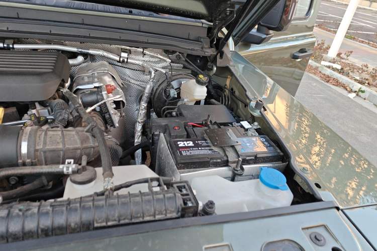 Used 212 T01 2024 2.0T Mechanic Engine Bay Left