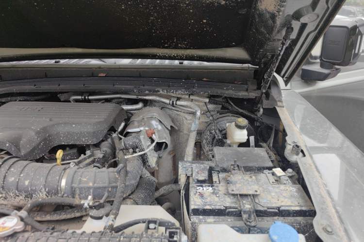 Used 212 T01 2024 2.0T Mechanic Engine Bay Left