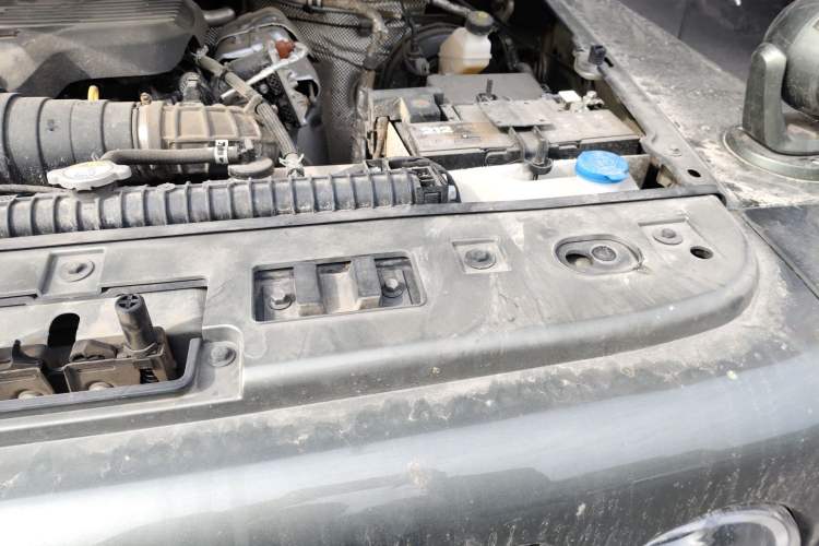 Used 212 T01 2024 2.0T Explorer Engine Bay Left