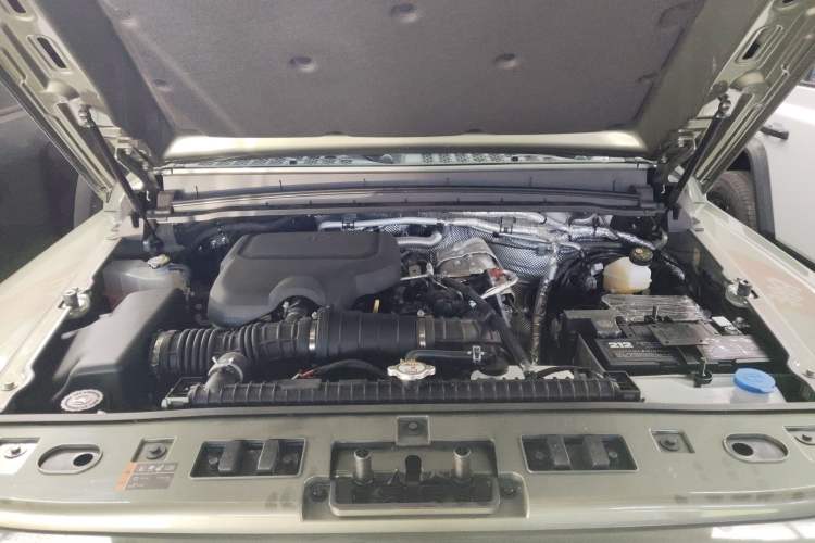 Used 212 T01 2024 2.0T Explorer Engine Bay