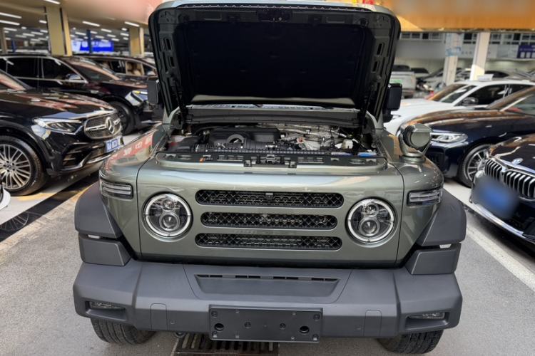Used 212 T01 2024 2.0T Explorer Engine Bay