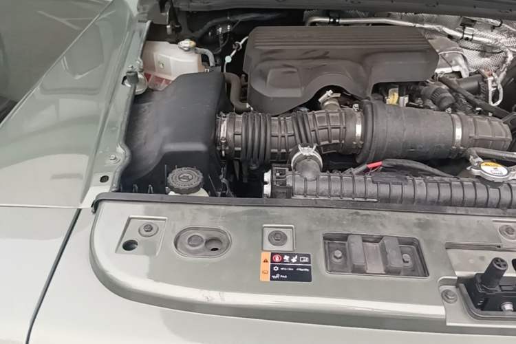 Used 212 T01 2024 2.0T Explorer Engine Bay Right