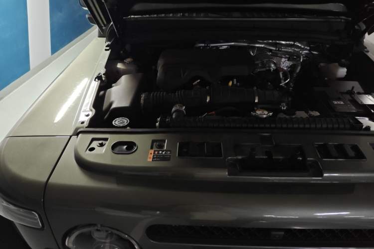 Used 212 T01 2024 2.0T Explorer Engine Bay Right